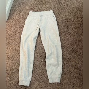 Lululemon Stretch High-Rise Jogger
Full Length